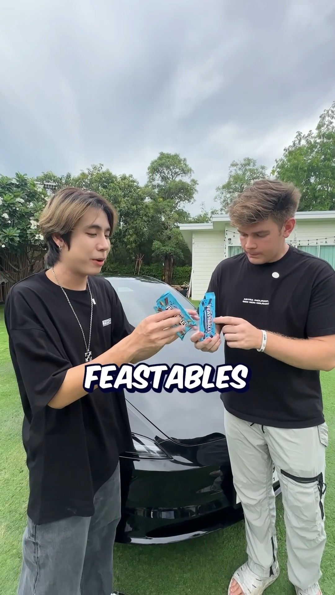 Feastables = ฟีทเทเป้ว
