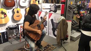 Video thumbnail of "The Show Must go on - Acoustic Guitar - Music Store - Cover"