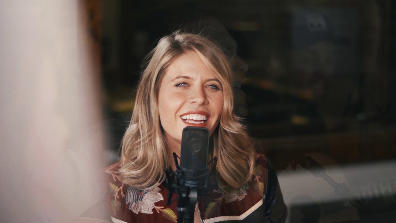 MAMADEAR: Dream Girl (Official Music Video)