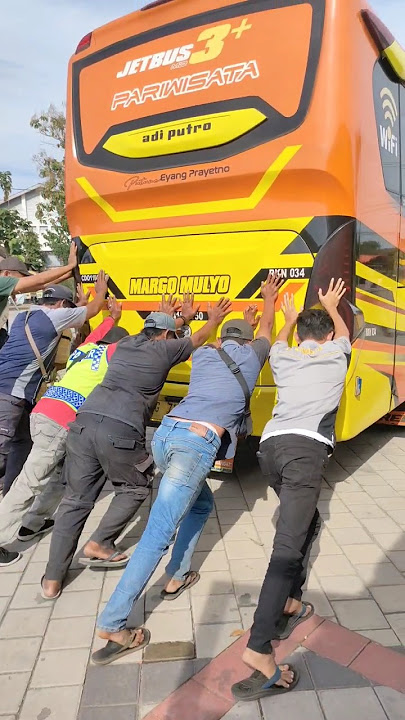 suara om telolet Basuri asyik, Auto joget terus 💃, sampai mogok 🚌 #telolet #basuri #omteloletom