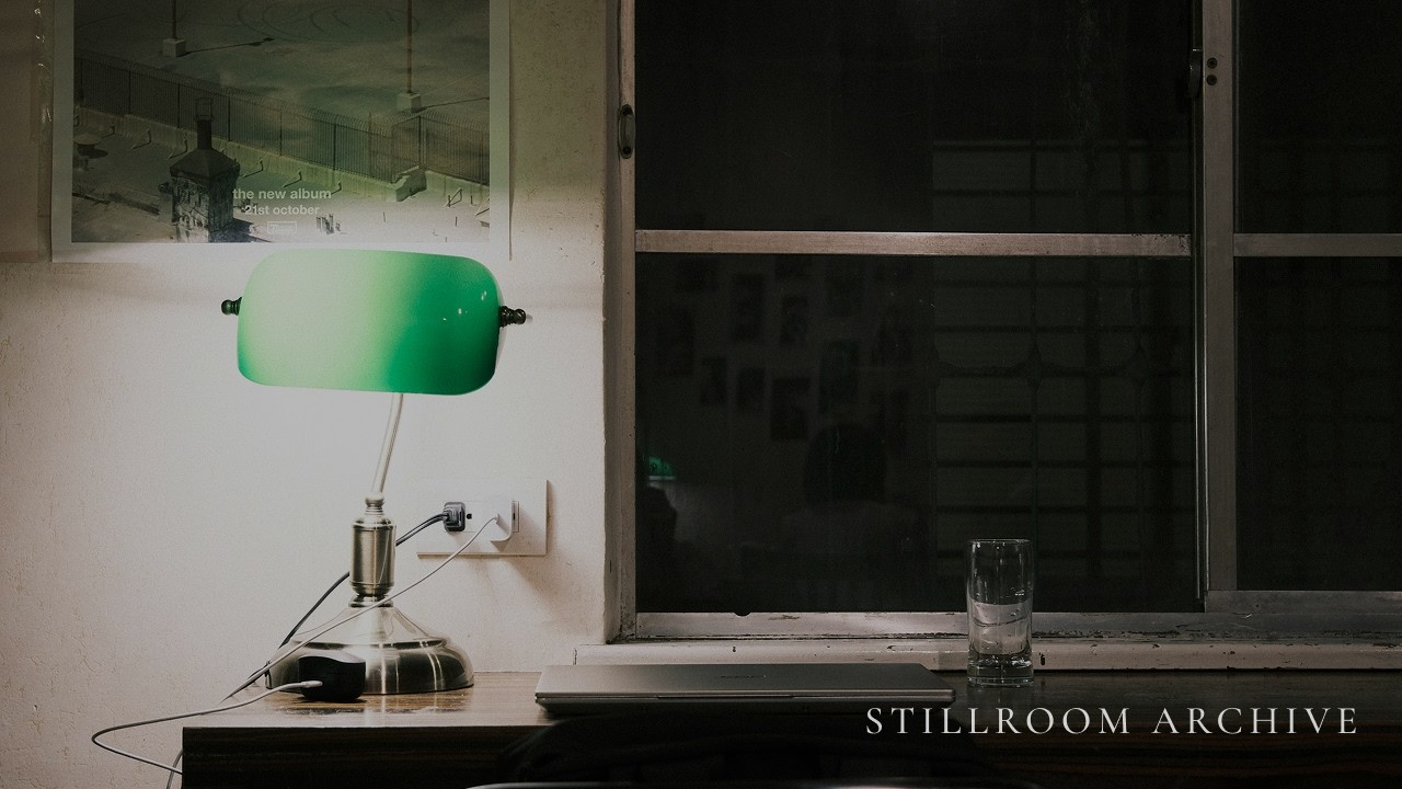 playlist | 초록빛 조명 아래, 현실이 흐려지는 새벽 3시