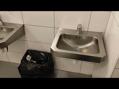 Видео: Общественные туалеты в Финляндии