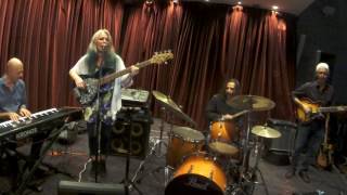 Download Lagu Rebecca Johnson Band * SLEDGE HAMMER * Live @ Mingara (16/4/17) MP3