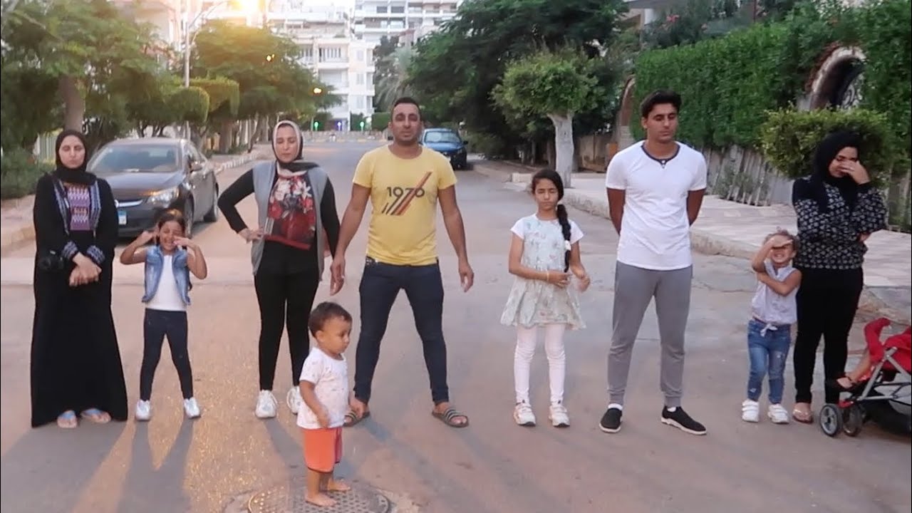 اخر شخص هيفتح عينة هيكسب ال20 الف جنية والعقاب ماء ثلج في الشارع