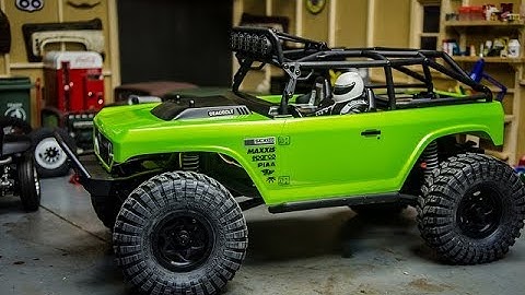 Unboxing an Axial SCX10 Deadbolt RC Crawler