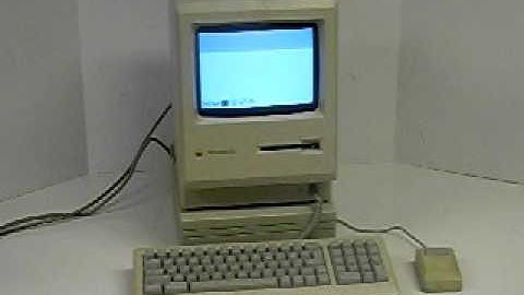 Apple Macintosh Plus Booting Up