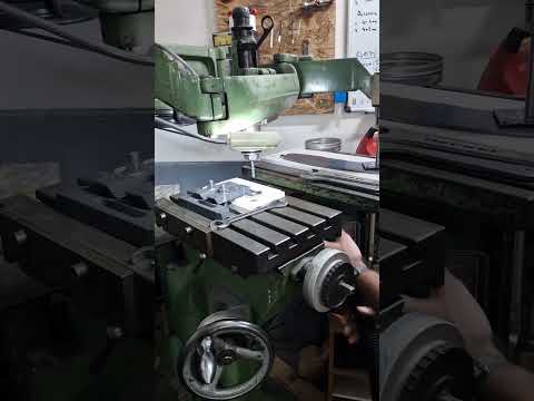 Milling bearing pockets
