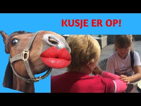 Video: Gorban Liet Een Zeldzame Foto Zien Met Haar Mooie Zus: 