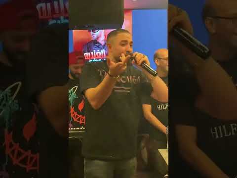 من كافيه بيت العرب النجم محمدعطيه يفاجئ جمهوره بموال يسلطن جميع الحضور