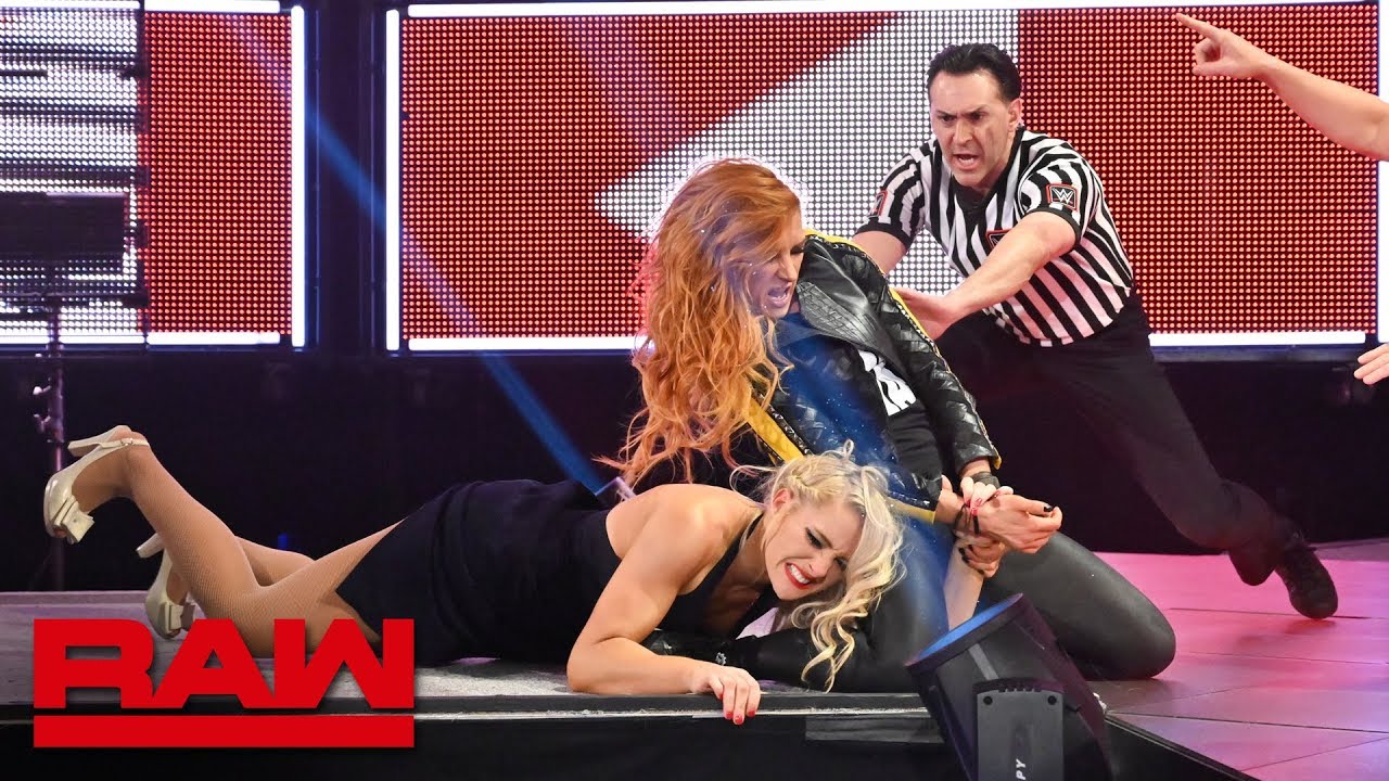 Becky Lynch & Seth Rollins Engaged, WWE Stars React - SE Scoops