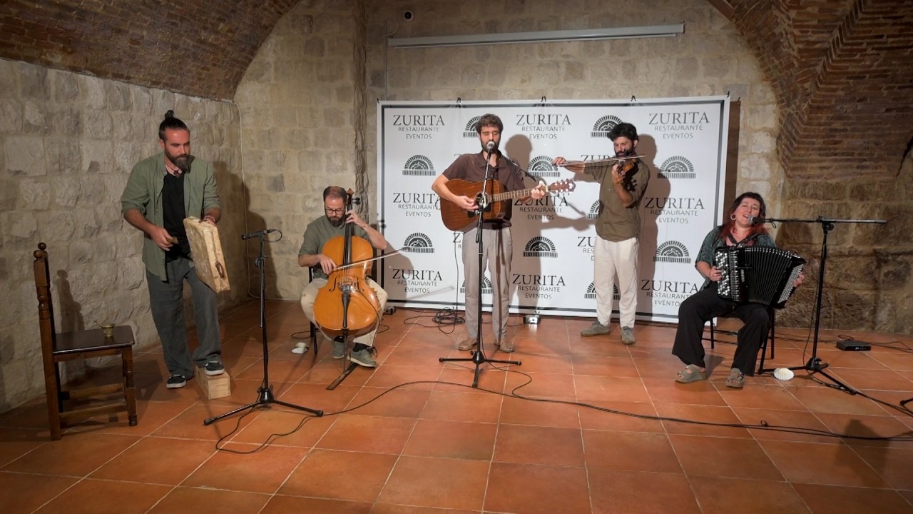 T28/E2: Grupo danzas La Melitona, Ángel Lévid y Fran Garcia, Marbel tradicional y Guille Jové