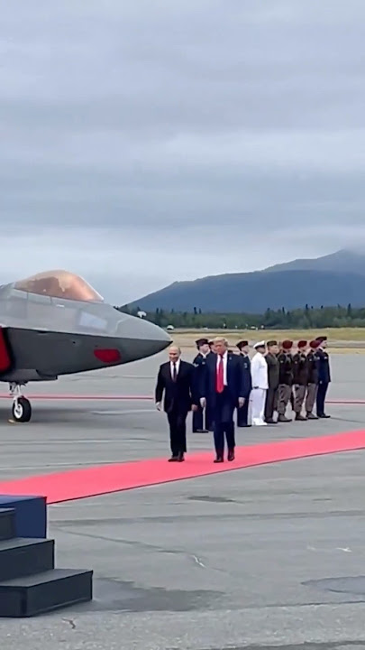 A B-2 flew over Trump and Putin at Anchorage 🇺🇸🇷🇺