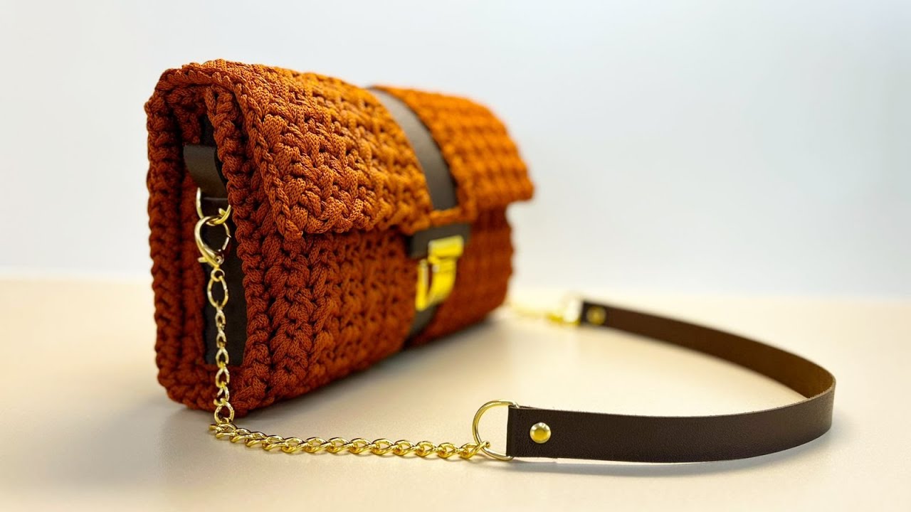 BOLSA de CROCHÊ - com acessórios de couro