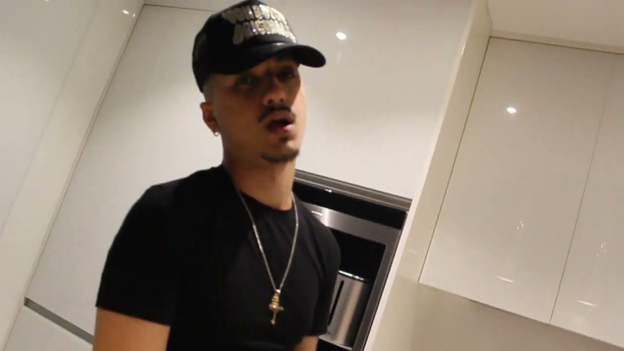 Watch ASAD ROOKIE x KIID FAVELAS - dime bb (videoclip ofical) on YouTube Watch ASAD ROOKIE x KIID FAVELAS - dime bb (videoclip ofical) on YouTube