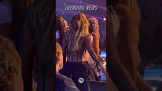 Karol g sorprende a todos con su llegada en los Amas 😱