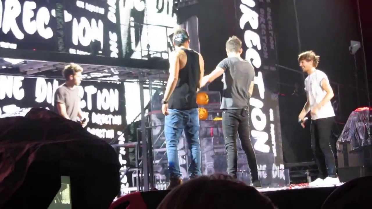 What Makes You Beautiful - One Direction - Front Row - Melbourne 30.10.2013 FINAL SHOW