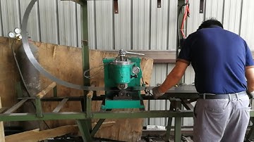 Band saw blade rolling machine for sawmills