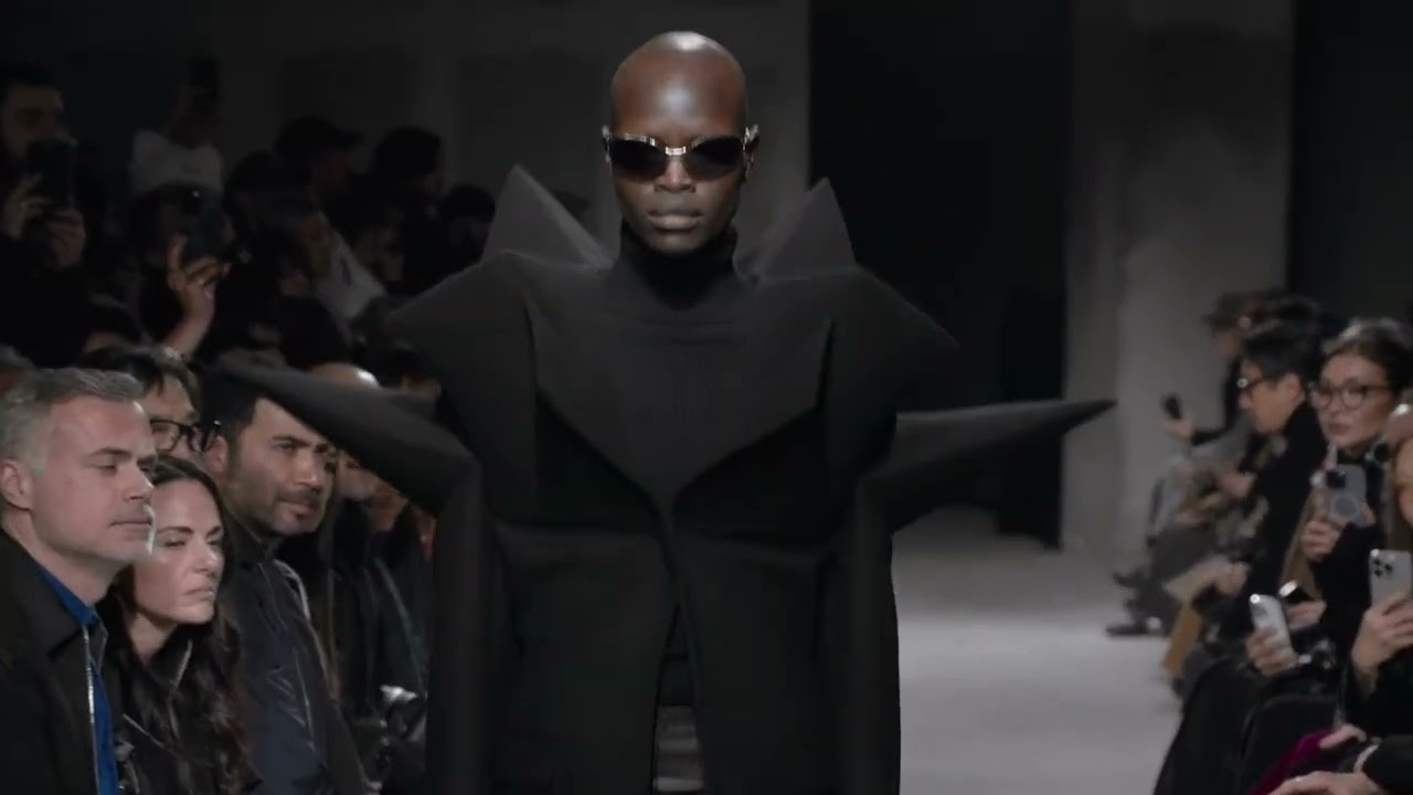 Junya Watanabe women's autumn winter 2025 fashion show - YouTube
