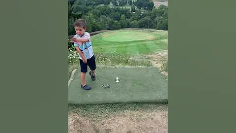 4 year old hits hole in one at West Virginia course.