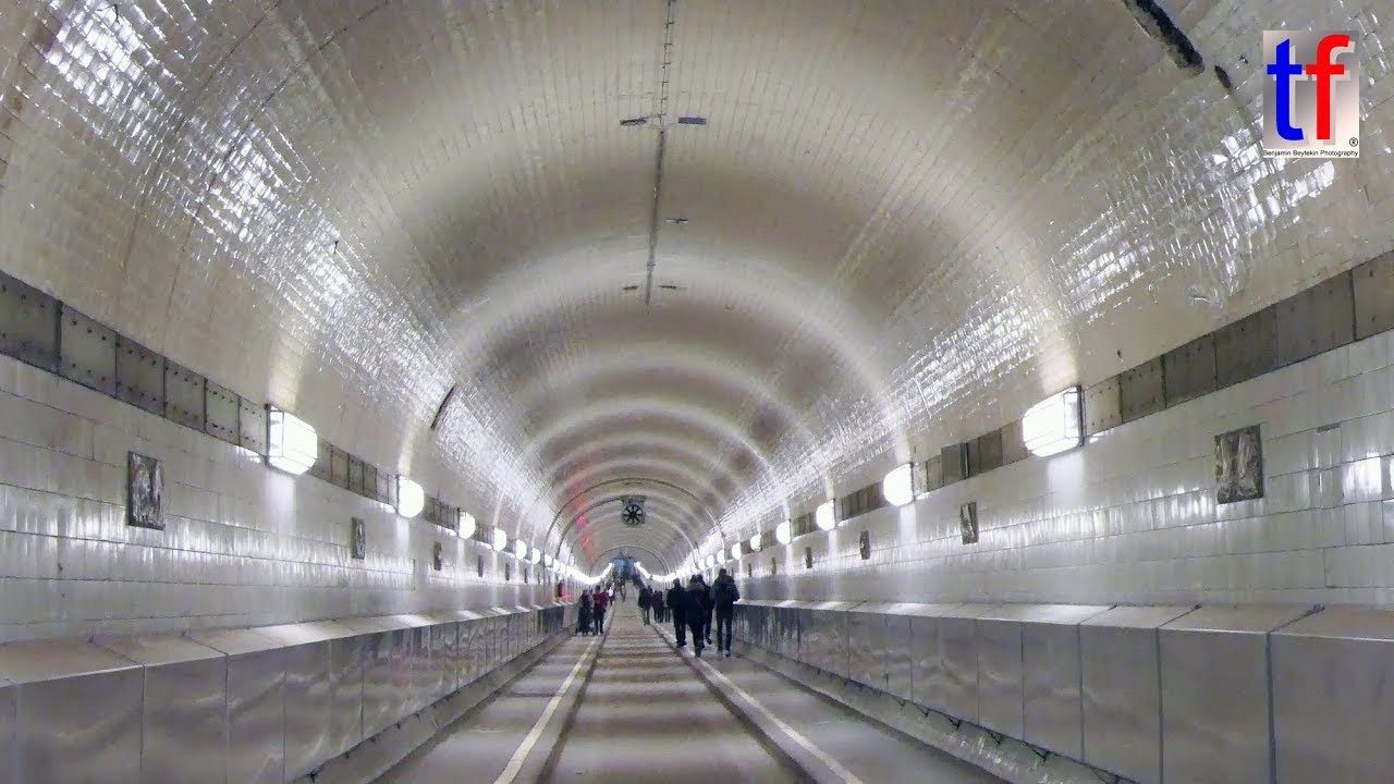 Landungsbrücken und Eingang des Alten Elbtunnels um 1912 | RetroCut