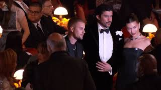 Download Lagu Watch BAD BUNNY, JUSTIN \u0026 HAILEY BIEBER Audience Reactions | 2026 GRAMMYs MP3