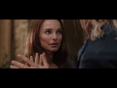 Affectionate kiss of Portman and Chris! Romantic!