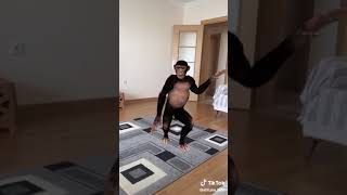 Maymun dans ediyor