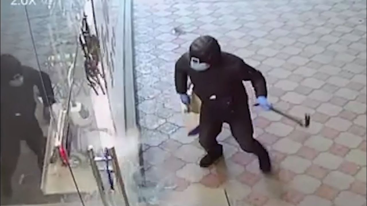 Բջջային հեռախոսների գողություններ Էջմիածնում․ Վաղարշապատի բաժնի  ոստիկանների բացահայտումը