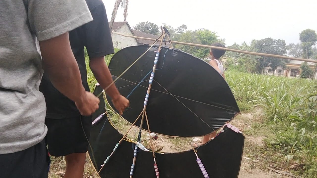 TERBANGKAN LAYANGAN GAPANGAN FULL LAMPU MODUL DERMOJAYAN SRENGAT BLITAR