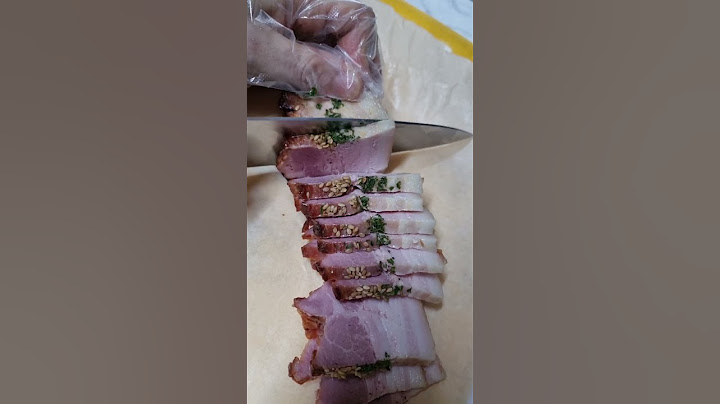 훈제 삼겹살 맛보기