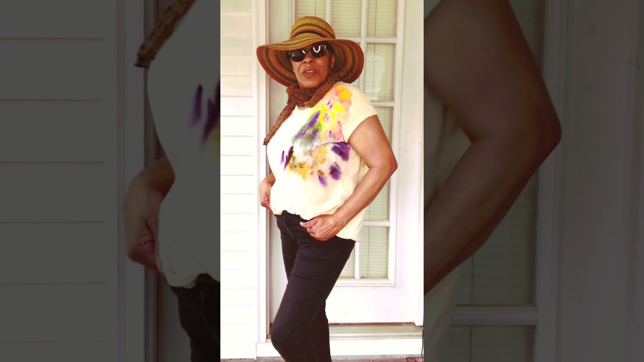 Hand-painted abstract art on a T-shirt || Easy Fabric Art for beginners  