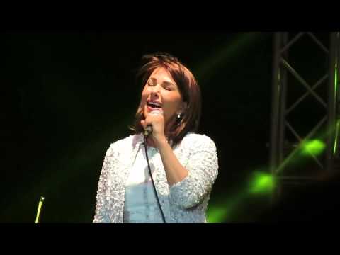 Majida ElRoumi Lawwen Ma3i El Ayyam The Dead Sea Jordan 18 09 2015 