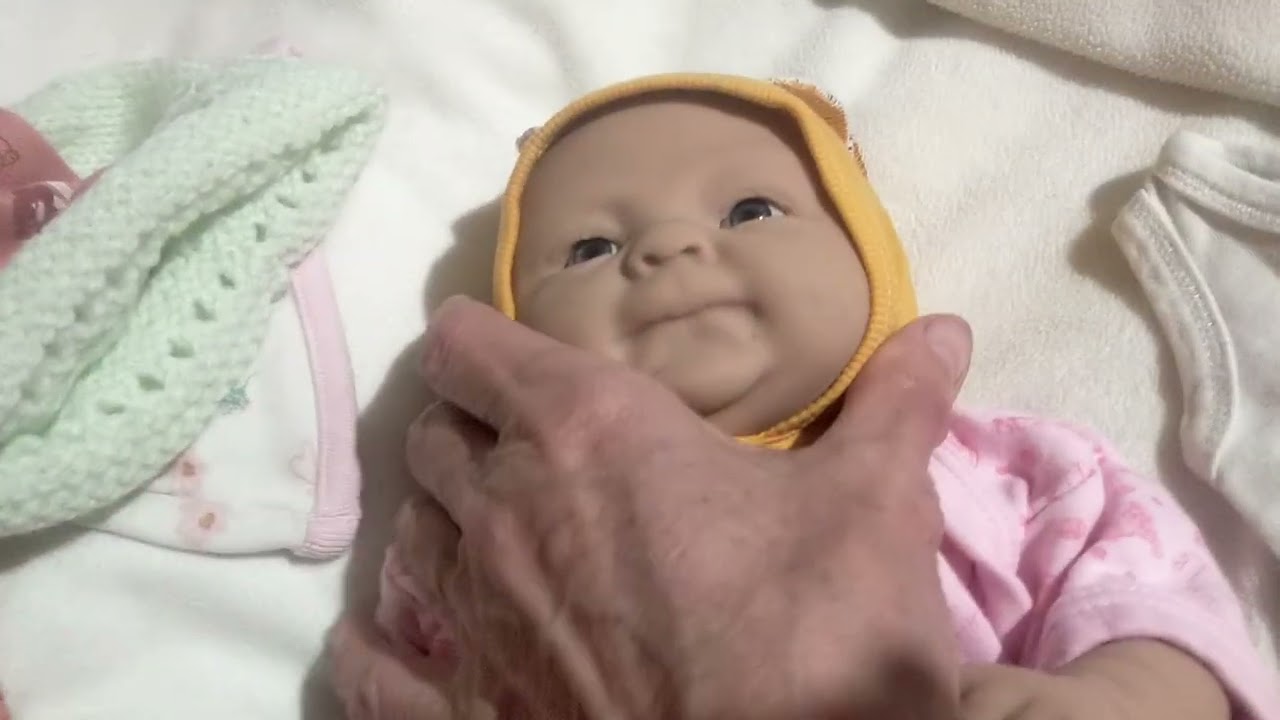 Обновочки для  реборна Танюшки .