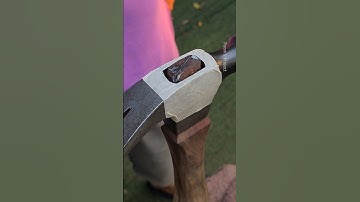 How to install the hammer head on a new handle #woodworking #craftsmanship