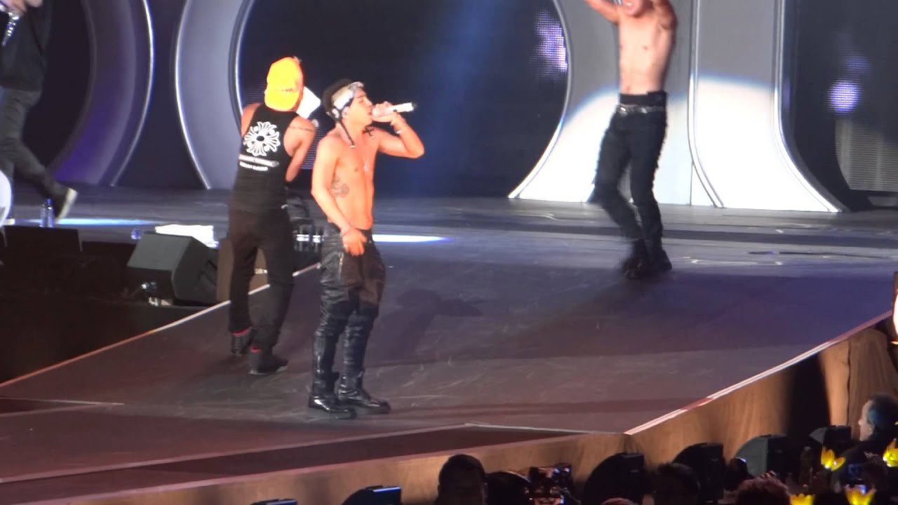 BIGBANG - Feeling Encore (Alive Galaxy Tour, NJ 121109) HD