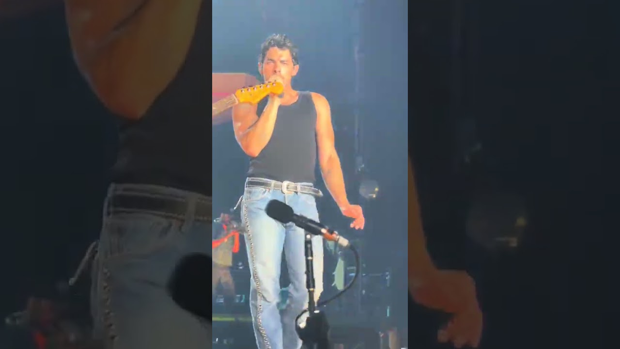 Cake By The Ocean - Joe Jonas (DNCE) Live in Concert 