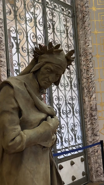Do y’all think there is an attitude on his face?! #subscribetomychannel #artists #paris #travel
