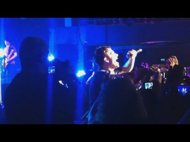 Blur - Trimm Trabb, Damon up close Live at Wolverhampton Civic 2012 class=