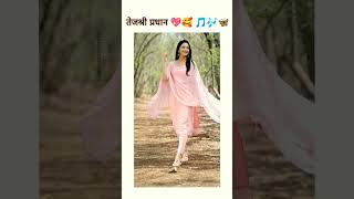 Tejashree Pradhan Beautiful Pic With Beautiful Marathi Song