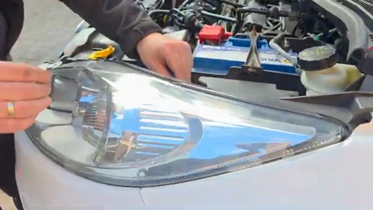 Ford Fiesta MK6 | Замена ламп в фарах 💡 | Инструкции и советы