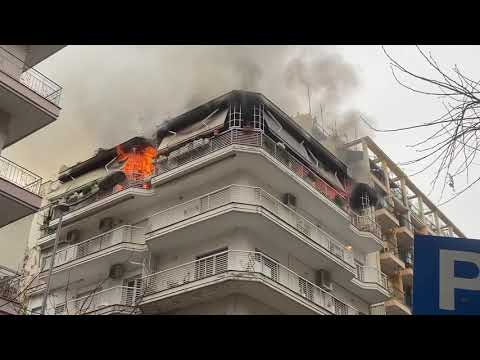 THESSTODAY.GR - Θεσσαλονίκη: Πυρκαγιά στο κέντρο της πόλης - Μεγάλη κινητοποίηση της Πυροσβεστικής