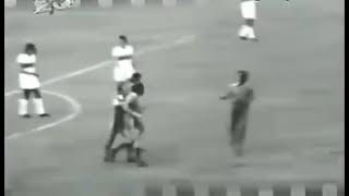 Play video: El día que Eduardo Maglioni hizo historia mundial marcando tres goles en menos de dos minutos.