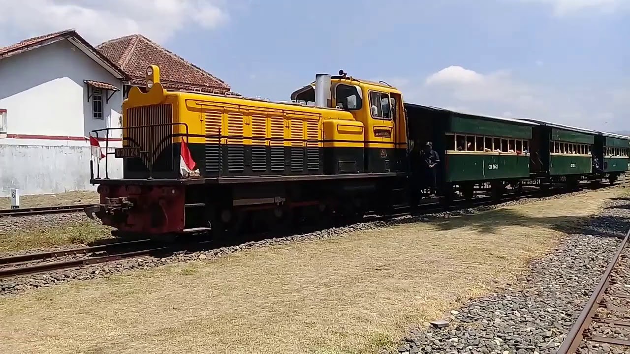 Keberangkatan Kereta Api Wisata Ambarawa Youtube