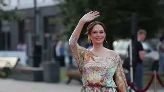 Актриса Ирина Безрукова удивила своих поклонников. Программа Модный свет. Ведущая - Марина Теплицкая