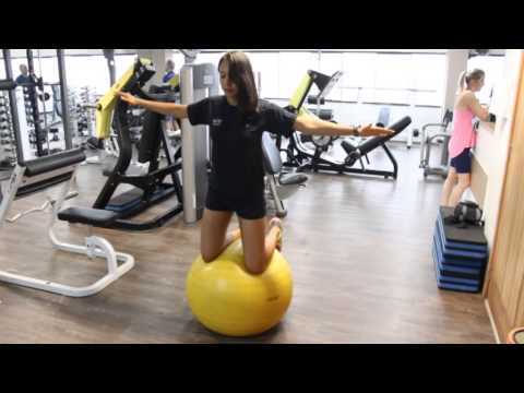 Exercitando o equilíbrio na Bola de Pilates
