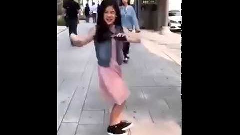 Niana Guerrero Cute Girl Dances On Despacito Song everytime when her plays the music-its adorable