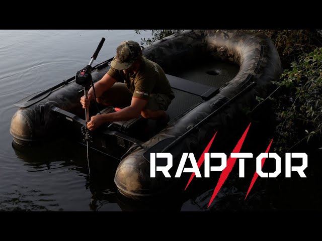 Features Raptor 200 dark camou boat 