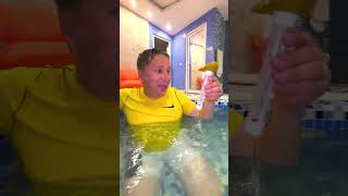 Farsă 🤢 S-a scăpat în apă 🤽🏻 Prank in jacuzzi 🌊 #shorts by #melimi