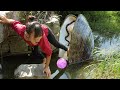 The beauty was stunned when she caught the giant clam all of which were beautiful pearls