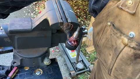 Replacing tie rod end ball joint rubber boots